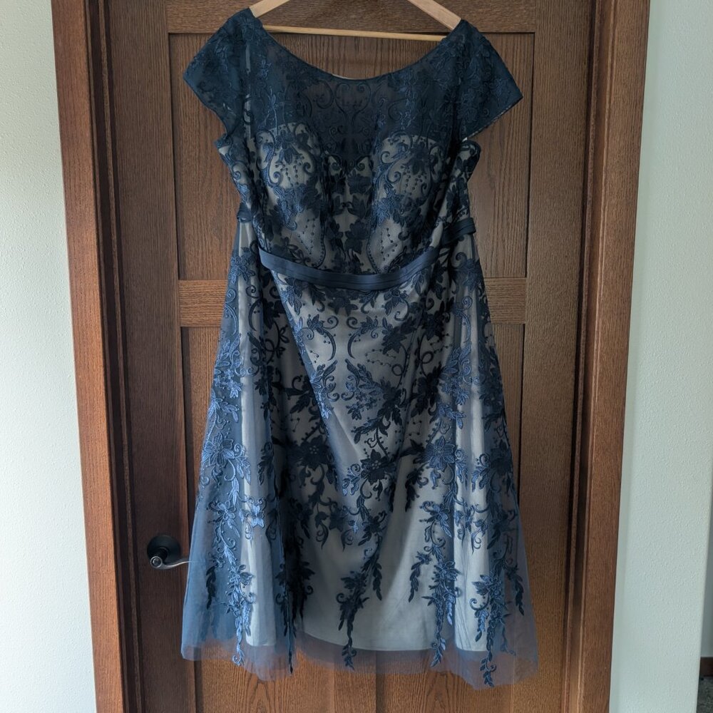 Azazie Sanna Navy Blue/Champagne Mother of Bride/Groom dress- Size 24 EUC